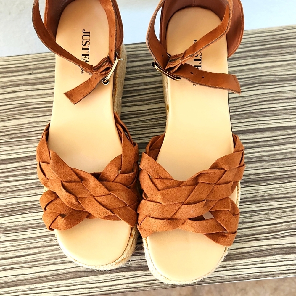 NWOT..Just Fab platform sandals - Picture 7 of 10